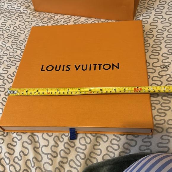 Louis Vuitton empty box with shopping bag - Picture 3 of 6